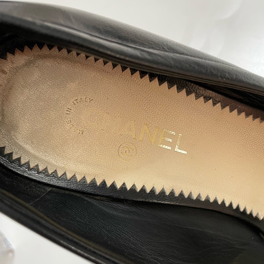 Chanel Black Leather Peep-Toe Pearl Logo Heels Size 8.5 - Picture 2 of 15